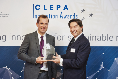 Pieter Gillegot-Vergauwen receives the CLEPA Innovation Award (Photo: Business Wire)