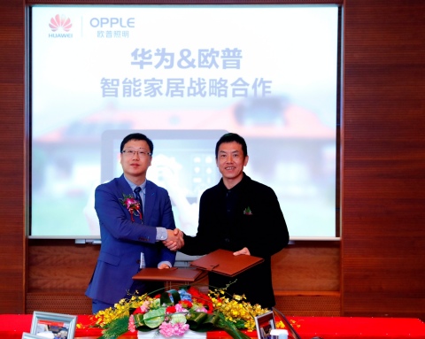 Mr. Wang Yaohai, Opple board director (right) and Mr. Shao Yang, CSO of Huawei Consumer Business Group (left), at the signing of the agreement (Photo: Business Wire)