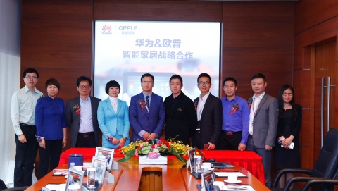 Mr. Wang Yaohai, Opple board director, Ms. Ma Xiuhui, Opple president and Mr. Shao Yang, CSO of Huawei Consumer Business Group, at the signing of the agreement (Photo: Business Wire)