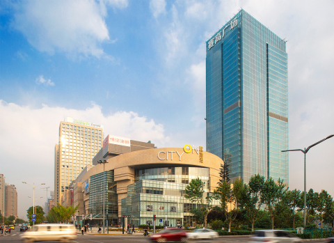 The seven-level, nearly one million square foot CityOn.Xi'an shopping center celebrated its grand opening on April 28, 2016, in northwest China's Xi'an city, Shaanxi Province. The project was jointly developed by Taubman Asia and Wangfujing Group Co., Ltd. (Photo: Business Wire)