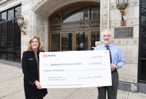 Wendy Breuder, Co-General Manager of the Chicago Office at MUFG presents check to ICA President and CEO, Ted Wysocki (Photo: Business Wire)
