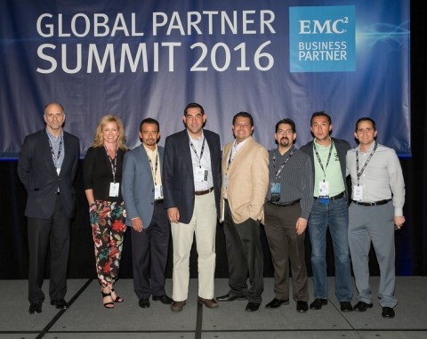 Avnet anunció hoy que ha recibido el premio como 2015 EMC Distributor Partner of the Year (Socio Distribuidor del Año EMC 2015) para Latinoamérica de EMC Corporation. (Photo: Business Wire)