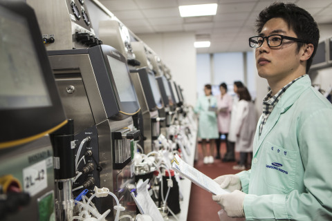 Engineers at the Samsung Bioepis R&D Center (Photo: Business Wire)