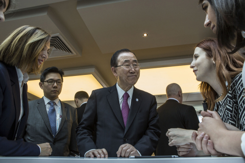 UN Secretary General visits "My Dream Companion" booth, hears about the service developed by Turkcell and the YGA for visually disabled individuals. (Photo courtesy: World Humanitarian Summit)