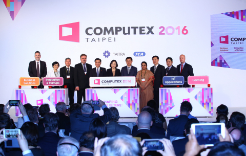 The COMPUTEX opening ceremony attended by Taiwan President Tsai Ing-wen, Deputy Economics Minister Shen Jong-chin, TAITRA (Taiwan External Trade Development Council) Chairman Francis Liang and TCA (Taipei Computer Association) President Tung Tsu-hsien. (Photo: Business Wire)