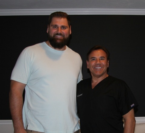New England Patriots Offensive Lineman Sebastian Vollmer is the latest professional athlete to be treated by Dr. Robert Leonard of Leonard Hair Transplant Associates. (Photo: Business Wire)