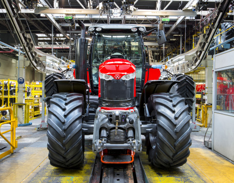 AGCOのボーヴェ・トラクター製造施設が、フランスの2016年ファクトリー 