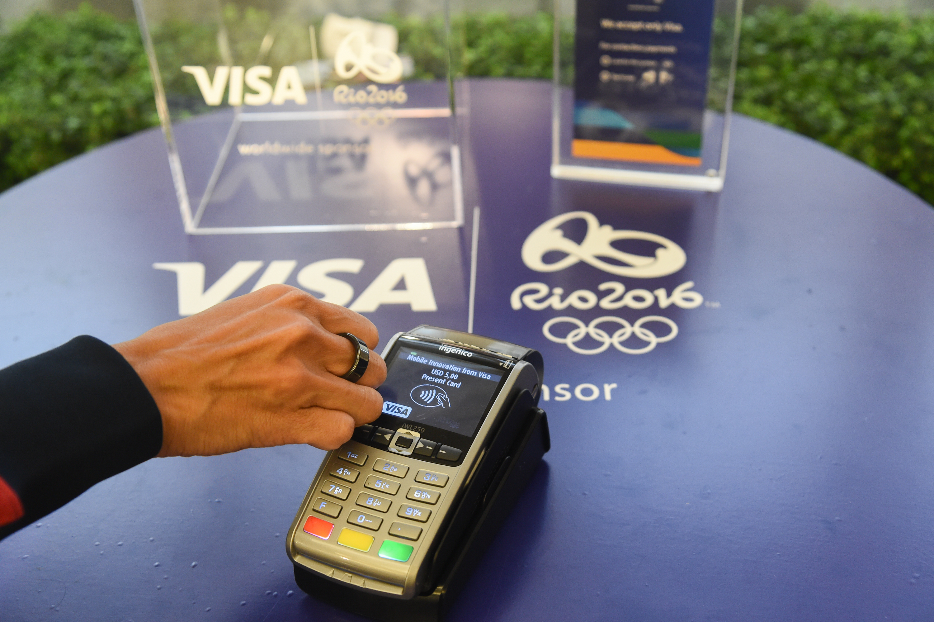 Visa lance la bague de paiement NFC pour les athlètes parrainés par  l'Équipe Visa, destinée à être utilisée aux Jeux olympiques de Rio 2016