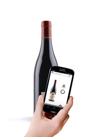 Scan d'une bouteille connectée Geantet-Pansiot équipée de la technologie d'authentification digitale Selinko