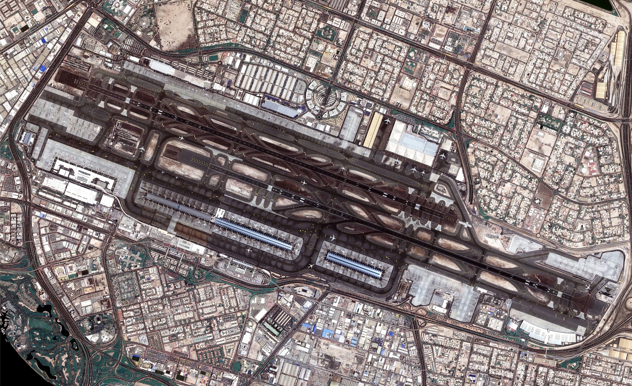 全景を見る 宇宙から見たドバイ国際空港 Business Wire