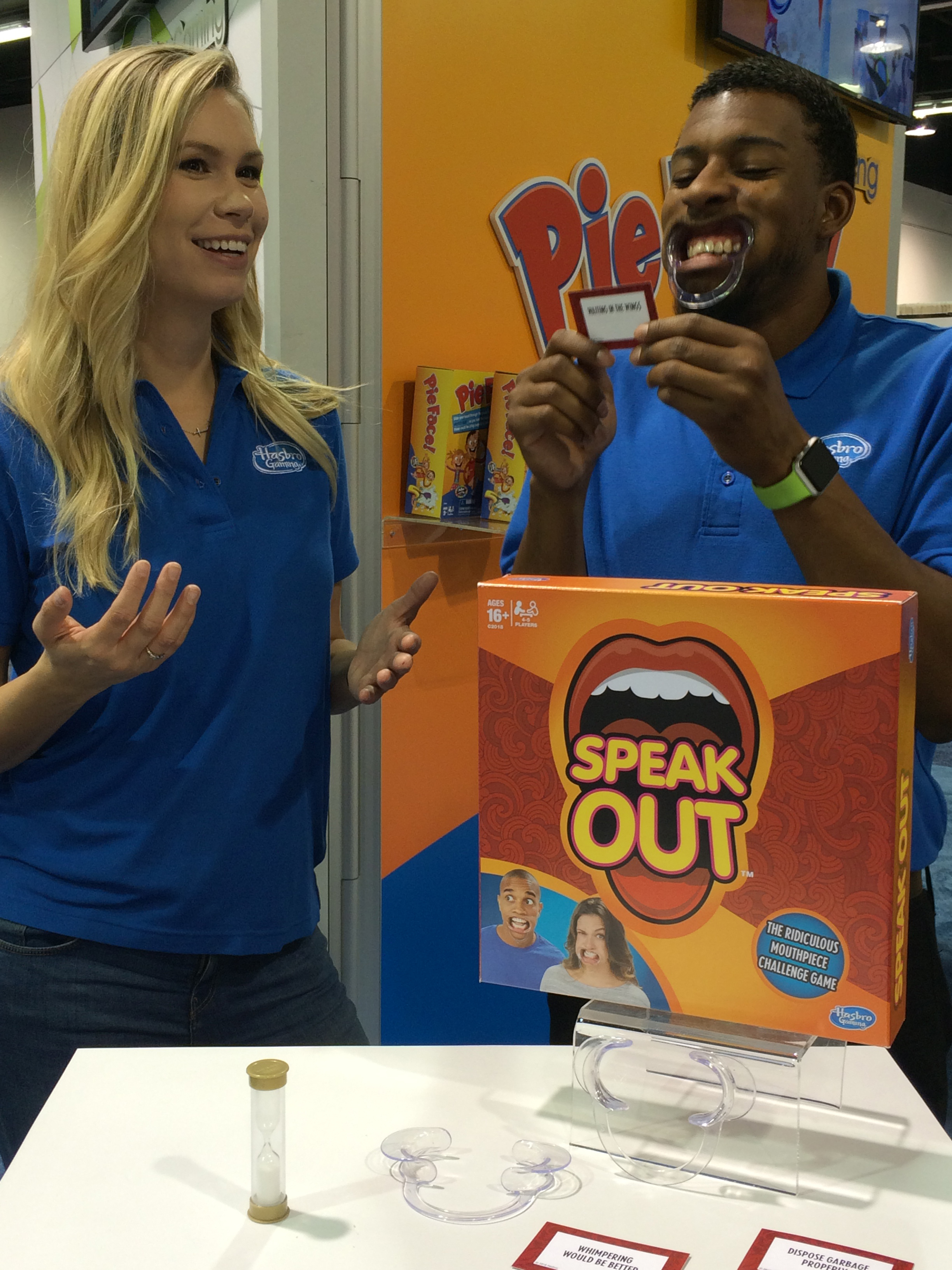 Namaak Dom Kijkgat Hasbro Brings Mouth Piece Challenge to the Masses with New SPEAK OUT Game |  Business Wire