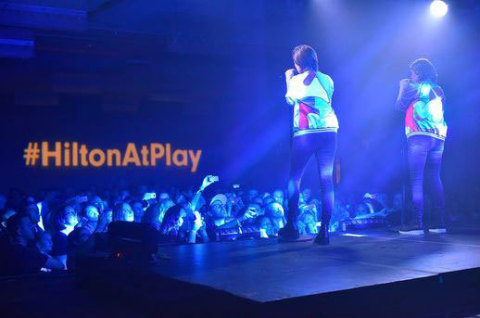 Los grupos Tegan y Sara y JR JR encendieron el escenario con Hilton HHonors en Canadá