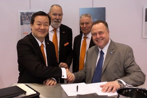 Eric Deng, president of Hestan Commercial (left) and Dr. Victor Gielisse from The Culinary Institute of America (right) after signing the Memorandum of Understanding for the culinary partnership. (Photo: Business Wire)