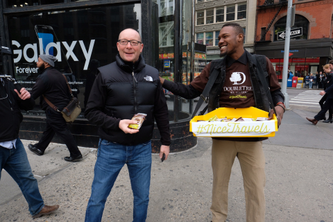 DoubleTree by Hilton Celebrates National Chocolate Chip Cookie Day in New York City with Thousands of Cookie Giveaways for Amtrak® Customers (Photo: Business Wire)