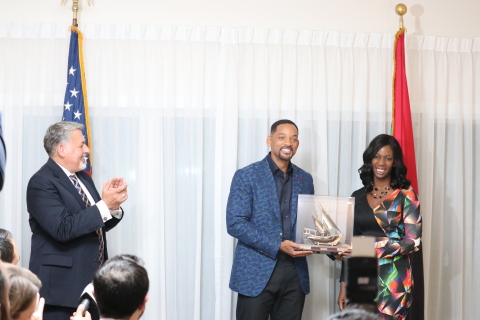 Will Smith presented with traditional Emirati dhow boat to signify vision of Dubai (L-R) US Consulate General Paul Malik; Will Smith; Sarah Omolewu, Managing Partner Maven Marketing and Events (Photo: ME NewsWire)