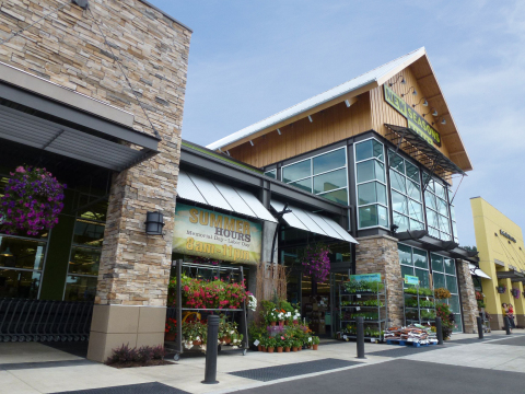 New Seasons Market at Progress Ridge TownSquare in Beaverton, Oregon. (Photo: Business Wire)