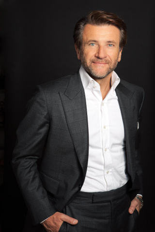 Robert Herjavec, founder of Herjavec Group and star of ABC's Emmy Award-winning hit show Shark Tank, is named keynote speaker for the Crowd Invest Summit's inaugural conference on December 8, 2016 at the Los Angeles Convention Center. (Photo: Business Wire)