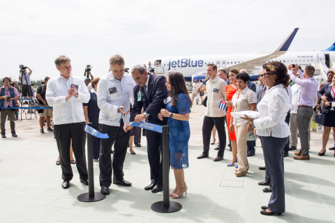 JetBlue CEO Robin Hayes and Santa Clara Airport Director Omar Gil cut the inaugural ribbon upon arrival of JetBlue flight 387, the first commercial flight to Cuba from U.S. in more than 50 years. (Photo: Business Wire)