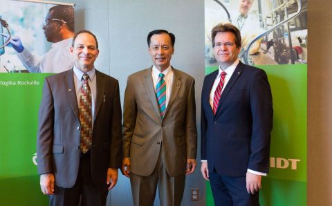 “IDT Biologika is a major contributor to Maryland’s leadership in vaccine development,” said Maryland Department of Commerce Deputy Secretary Benjamin Wu, pictured here (center) with IDT Rockville Site Director Dr. Mike Jenkins (left) and IDT Rockville Site Integration Leader Dr. Thomas Richter (right). - IDT Biologika/Michael Branscom