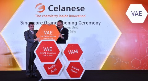 Celanese Senior Vice President and head of Asia operations, Mark Oberle (left) announces the grand opening of the new Singapore VAE (vinyl acetate ethylene) Emulsions Unit for Celanese (Photo: Business Wire)