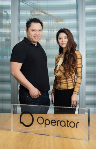 Robin Chan, CEO of Operator, welcomes Yolanda Xue as the new CEO of Operator China. (Photo: Business Wire)