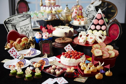 Keio Plaza Hotel Tokyo offers "Alice in Wonderland" themed sweets buffet from October, which includes fruit sandwiches patterned after the various suits of playing cards, cream puffs in the image of the twins Tweedle Dee and Tweedle Dum who appear as characters in the novel, and a total of 30 different beautiful and delicious desserts. (Photo: Business Wire)