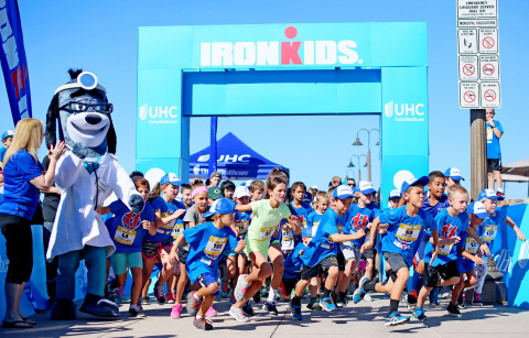 UnitedHealthcare mascot Dr. Health E. Hound and Melissa Stout-Penn of UnitedHealthcare kicked off the fun run at Pier Plaza, where every young athlete received a finisher's medal. This is the fifth year UnitedHealthcare is sponsoring IRONKIDS races in the United States (Photo: Sandy Huffaker).