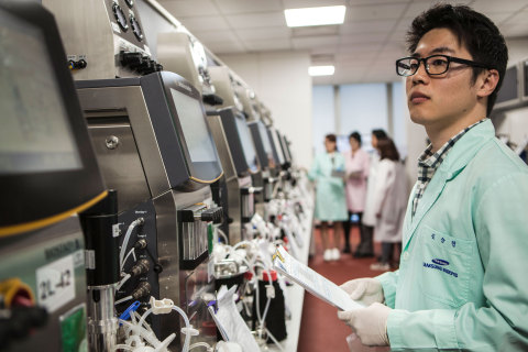 Engineers at the Samsung Bioepis R&D Center. (Photo: Business Wire)