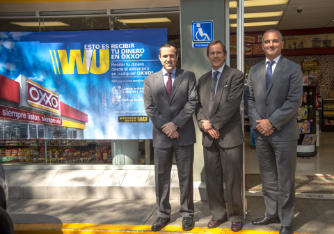 OXXO’s Director of Financial Services, Asensio Carrión; Western Union’s Senior Vice President and General Manager, Mexico, Canada and Caribbean, Mariano Dall’Orso; and Vice President and General Manager, Mexico, Rodrigo Garcia, at the national launch of Western Union money transfer services at OXXO’s more than 14,000 convenience stores in Mexico (Photo: Business Wire)