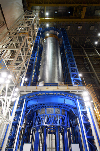 Boeing completes welding on a liquid hydrogen fuel tank for the SLS core stage for EM-1 mission. (Photo: Business Wire)