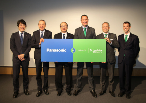 Panasonic e Schneider Electric si alleano per semplificare la gestione dell’energia attraverso un’integrazione innovativa per ottimizzare l’efficienza degli edifici e i costi di installazione
