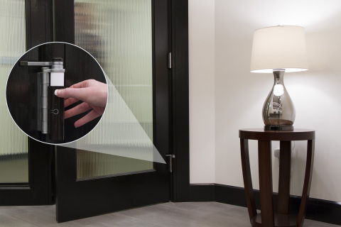 The GE Z-Wave Plus Smart Door Sensor is the industry’s first battery-operated hinge pin door sensor that discreetly fits onto the door hinge to automate lights and scenes throughout the home or trigger alerts when the door opens or closes. (Photo: Business Wire)