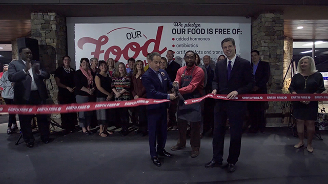 Earth Fare celebrated the opening of its newest location in Hixson, Tennessee last week with giveaways, promotions, entertainment, and more. (Video: Business Wire)