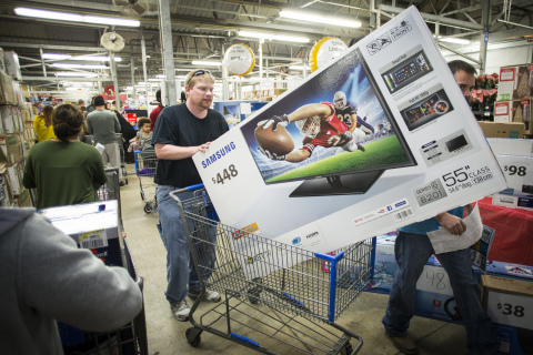 Patrick Bowhey leaves Walmart with a new 55 inch television after shopping Walmart's Black Friday event. (Photo: Business Wire)