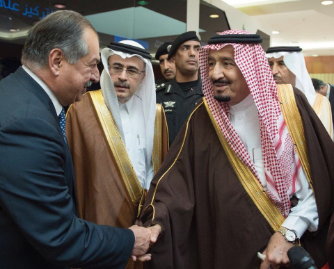 Andrew Liveris, CEO of Dow, is greeted by H.M. King Salman bin Abdul-Aziz Al Saud (right), and Amin Nasser, CEO of Saudi Aramco (middle). (Photo: Business Wire)