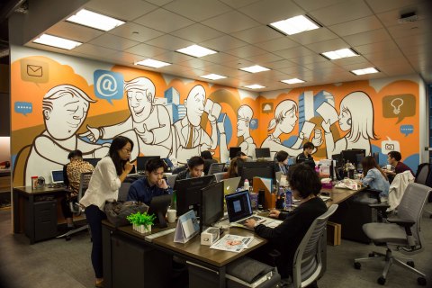Open modular workspaces allow for collaboration (Photo: Business Wire)