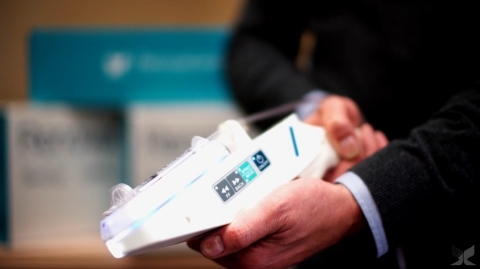 RenovaCare President and CEO, Thomas Bold, holds patented stem cell spray device, SkinGun (Photo: Business Wire)