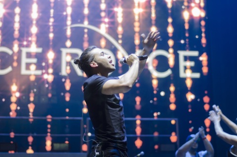 Sprint & Prince Royce Team Up To Host #Royce4Sprint Holiday Benefit Show. (Photo: Business Wire)