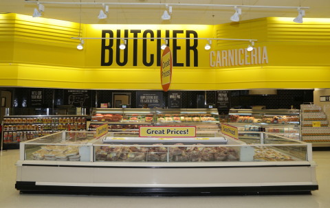 The new Fresco y Más stores feature a full-service Latin butcher shop (Carniceria) offering an expanded selection of fresh, custom cut meats. (Photo: Business Wire)