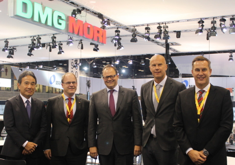 (L-R) Dr. Masahiko Mori, CEO, DMG MORI; Klas Forsstrom, President Sandvik Coromant; Christian Thones, Chairman of Executive Board, DMG MORI; Bjorn Roodzant, VP Marketing Communication; Sean Holt, General Manager Sales Area Americas (Photo: Business Wire)