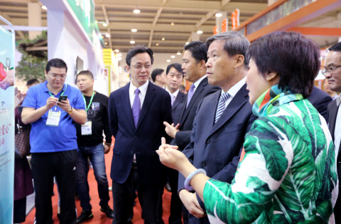 2016 China Yiwu International Forest Products Fair Closes With Record-High Transaction Volume (Photo: Business Wire)