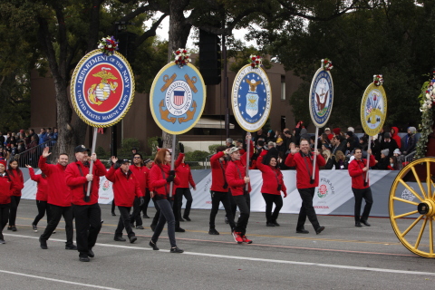 Wells Fargo honors and thanks military members and the American Red Cross for the supportive services it provides to the military at the 2017 Rose Parade®. (Photo: Business Wire)