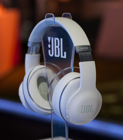JBL Everest Elite 700 with SDK (Photo: Business Wire)