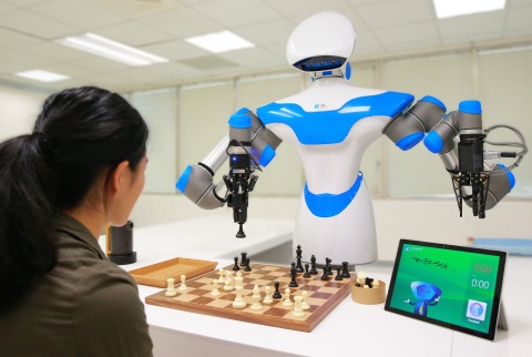 ITRI's Intelligent Vision System enables a companion robot to play chess at CES 2017. (Photo: Business Wire)