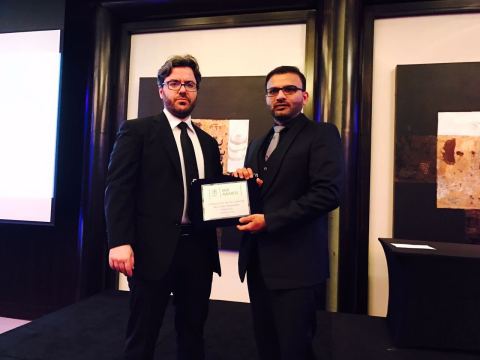 Mahmood Shaikhani awarded by Le Fonti's President, Guido Giommi (Photo: Business Wire)