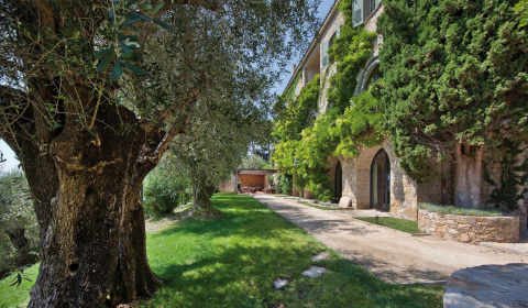 L'Antre du Minotaure in Mougins, France (Photo: Business Wire)