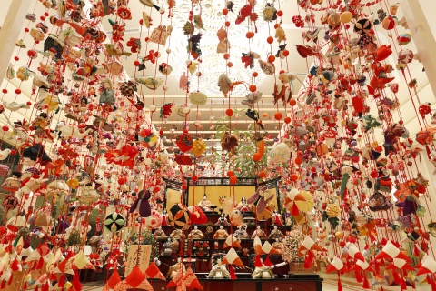 Keio Plaza Hotel Tokyo celebrates the Japanese traditional Hinamatsuri Girls' Dolls Festival through its exhibition. 6,500 beautiful hanging silk dolls will be displayed with the set of dolls which represents figures from the Japanese court. (Photo: Business Wire)