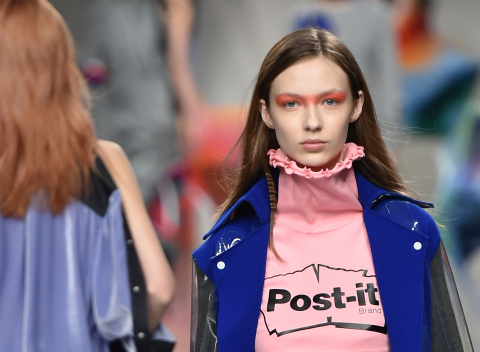Inspired by the colors and shapes of Post-it Products, Fyodor Golan Autumn/Winter 2017 at LFW (Photo: Fyodor Golan)