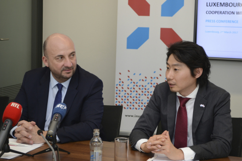 (from left to right) : Etienne Schneider, Deputy Prime Minister, Minister of the Economy of the Grand Duchy of Luxembourg ; Takeshi Hakamada, CEO of ispace (Photo: Business Wire)