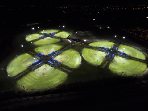 Eaton's advanced Ephesus LED lighting and controls system illuminates Ford Fields' championship-caliber youth baseball/softball fields. (Photo: Business Wire)